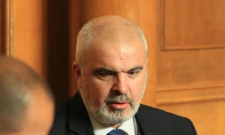 Маноил Манев разобличи ПП: Показа документи, които доказват, че са искали да затворят ТЕЦ-ове - Tribune.bg