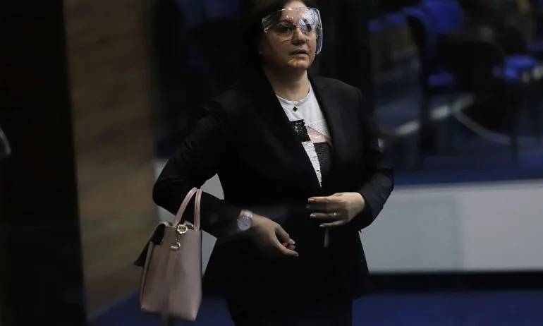 Нинова твърди, че помагала анонимно в болница и при първата COVID-вълна - Tribune.bg