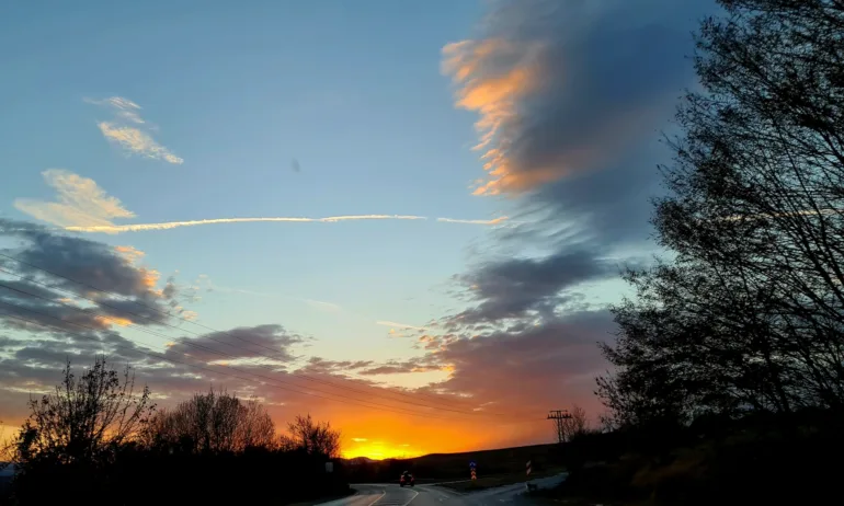 Остава слънчево, вятърът утихва - Tribune.bg