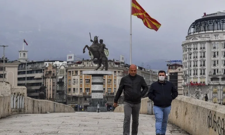 Посланикът на Скопие бе привикан в МВнР заради поругания флаг в Битоля - Tribune.bg