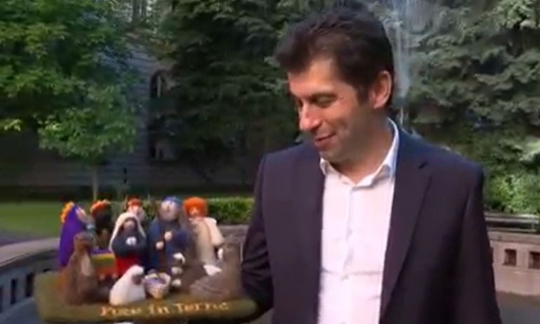 Петков и вълненият подарък за папа Франциск от Америка за България - Tribune.bg