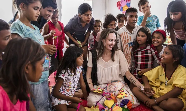 Анджелина Джоли започва да пише за Тайм - Tribune.bg