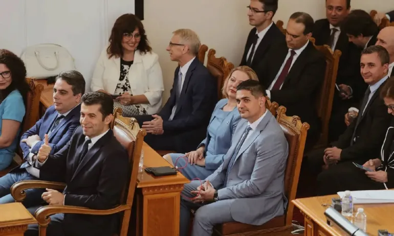 Колтуклиева показа адвокатските фирми, с които правителствоно на Петков са подписвали договори - Tribune.bg