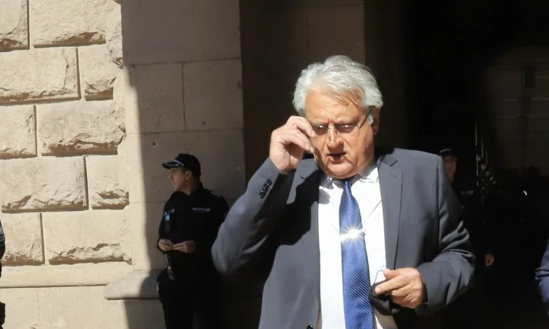 С половин уста: Рашков се извини, очаквал отсрещната страна да се държи уважително - Tribune.bg