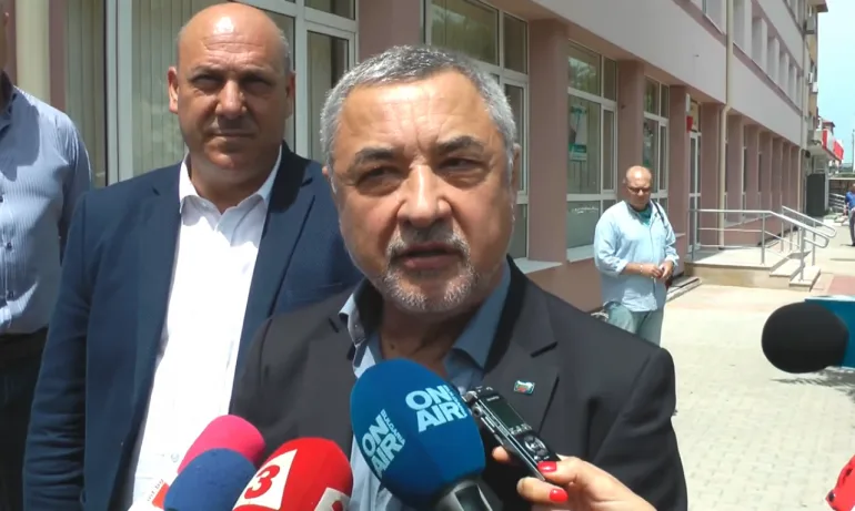 Откраднали виното и телта на лозето от родната къща на Валери Симеонов - Tribune.bg