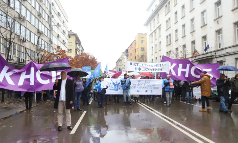 Културните дейци на протест: Народ без култура, е народ без бъдеще (СНИМКИ) - Tribune.bg