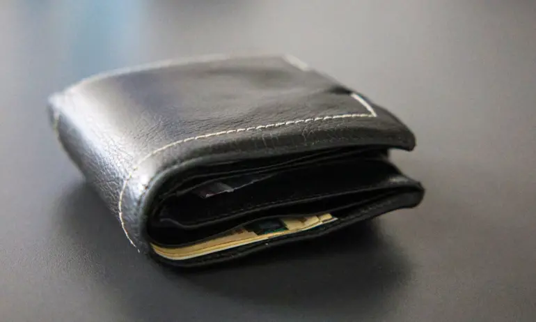 Изплащат пенсиите за януари - Tribune.bg