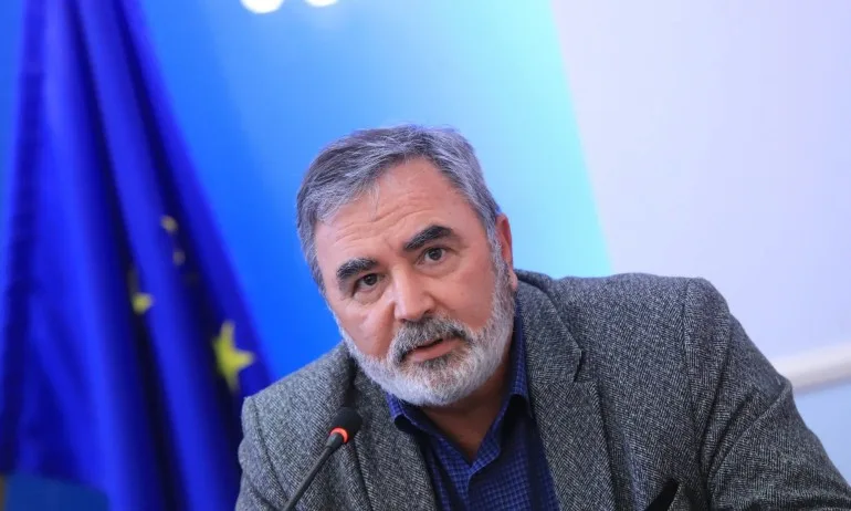 Доц. Ангел Кунчев: Стигнем ли 75% ваксинирани, хвърляме маските - Tribune.bg