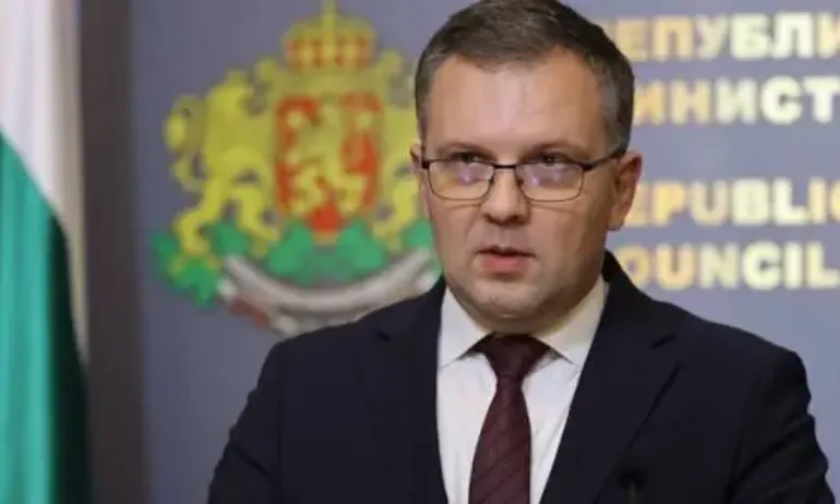 Министър Найденов поиска проверка за съдебната реабилитация на педофил, назначен в училище - Tribune.bg