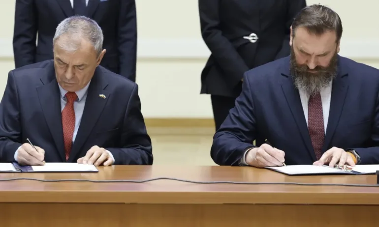 Служебният кабинет обеща: България готова да въведе украински език и да отвори украинско училище в България - Tribune.bg