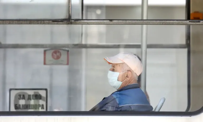 От днес маски само в болници, аптеки и транспорта - Tribune.bg