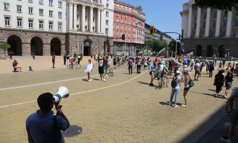Указания са спуснати до протестиращи: да се накара полицията да се бие довечера - Tribune.bg