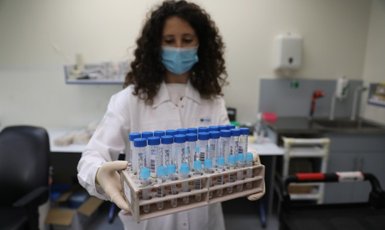 Пореден ден с близо 10 000 заразени с COVID-19 у нас - Tribune.bg