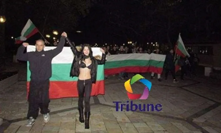 Пошло! Полугола пънкарка води протеста в Димитровград - Tribune.bg