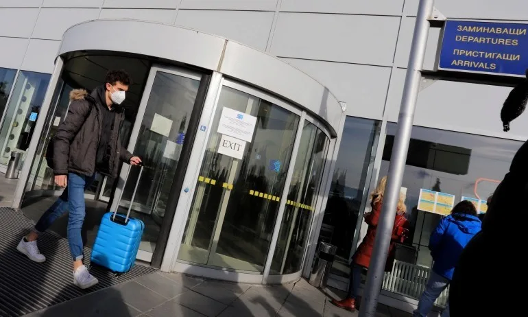 Португалия въвежда 14-дневна карантина за пристигащите с полети от България - Tribune.bg