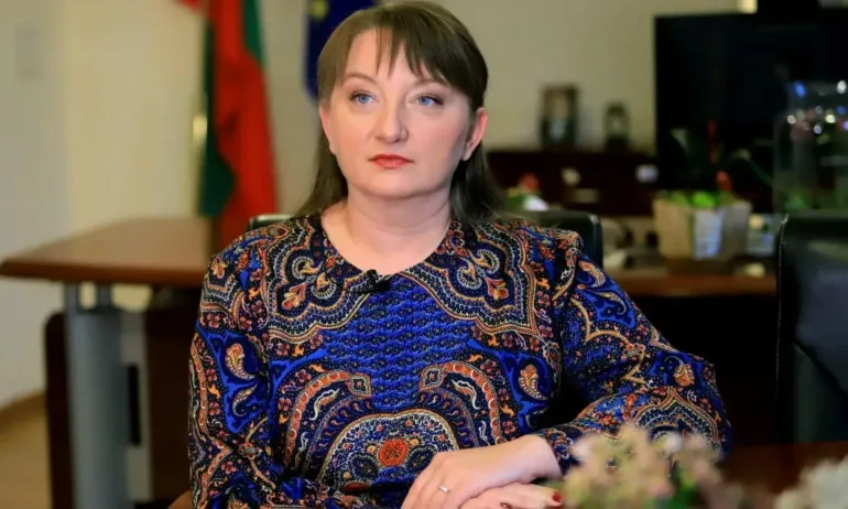 Деница Сачева: ДБ трябва да определят на кой партньор биха разчитали повече - на БСП или на ГЕРБ - Tribune.bg