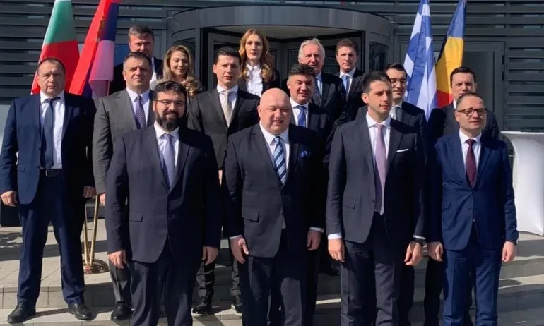 Официализираме кандидатурата за Евро 2028 или Мондиал 2030 до края на годината - Tribune.bg