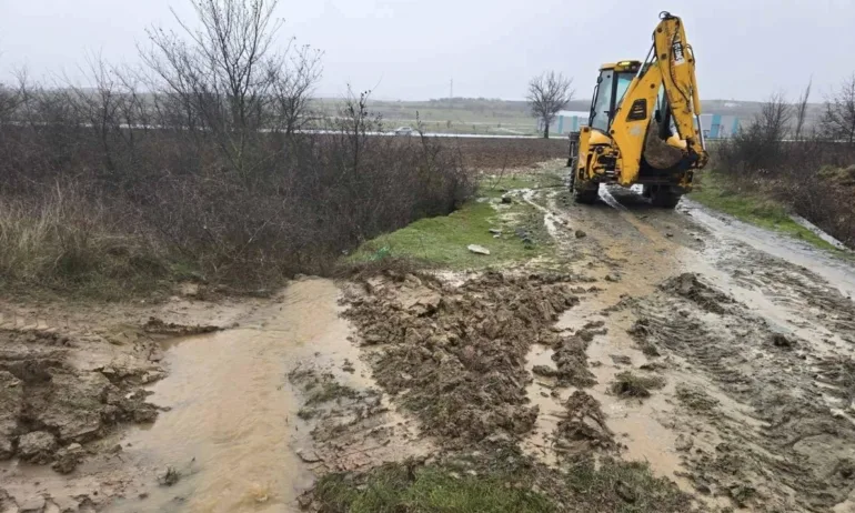 Интензивни валежи предизвикаха наводнения в Община Петрич - Tribune.bg