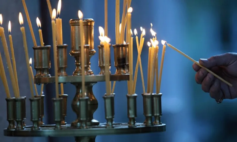 Православната църква чества Света Анна - Tribune.bg