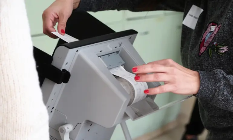 Избирателната активност в София към 11:00 часа е 5, 2%,