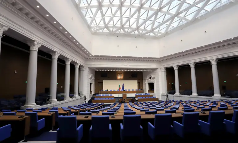 Започва есенната сесия на 49-ото НС. Депутатите вече за постоянно в сградата на бившия Партиен дом - Tribune.bg