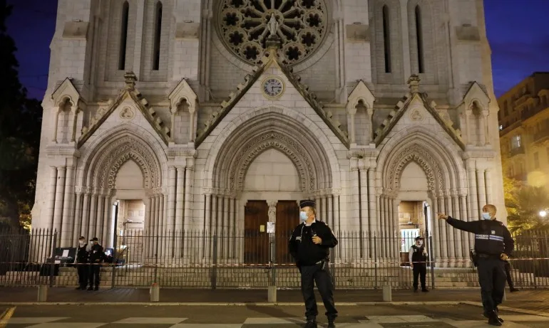 21-годишният тунизиец, убил трима души в Ница, е пристигнал във Франция преди няколко дни - Tribune.bg