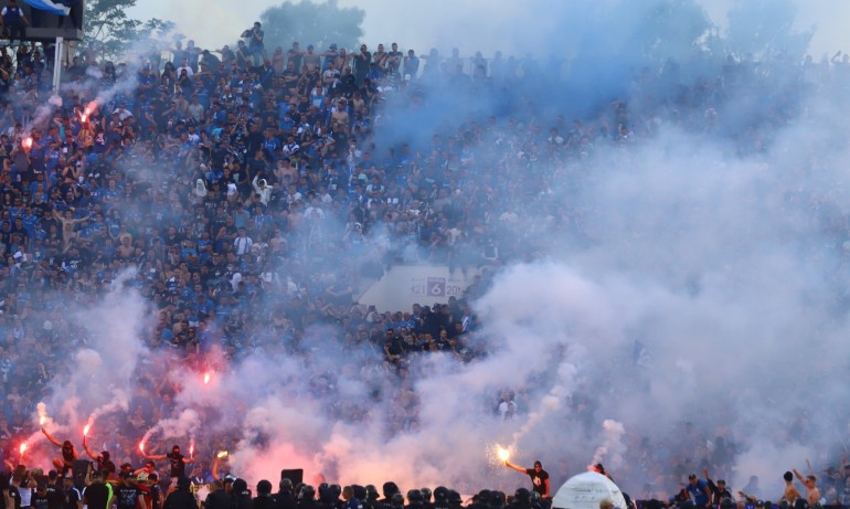 12-годишно дете е пострадало от хвърлен предмет на националния стадион Васил Левски - Tribune.bg