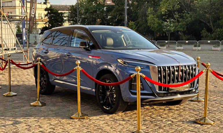 Китайската премиум марка автомобили HONGQI направи предпремиерен дебют с два от моделите си на Гала в София на Соня Йончева - Tribune.bg