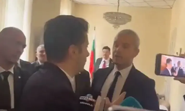 Кирил Петков и Костадин Костадинов със скандал в Народното събрание - Tribune.bg
