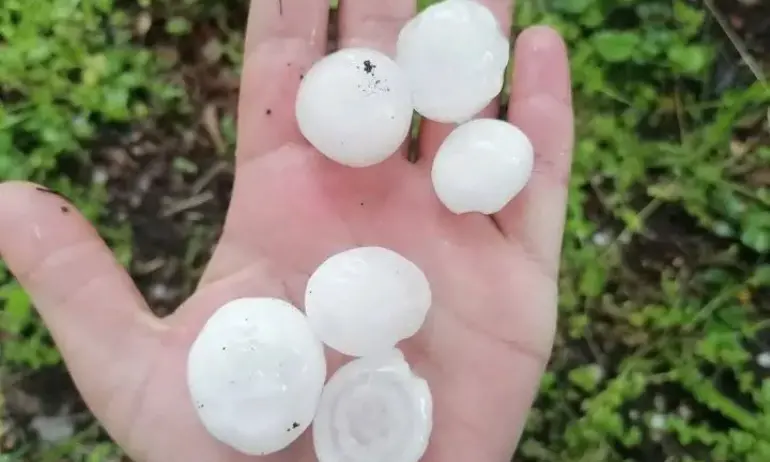 Градушка, силен порой и вятър в София (ОБНОВЕНА/СНИМКИ/ВИДЕА) - Tribune.bg