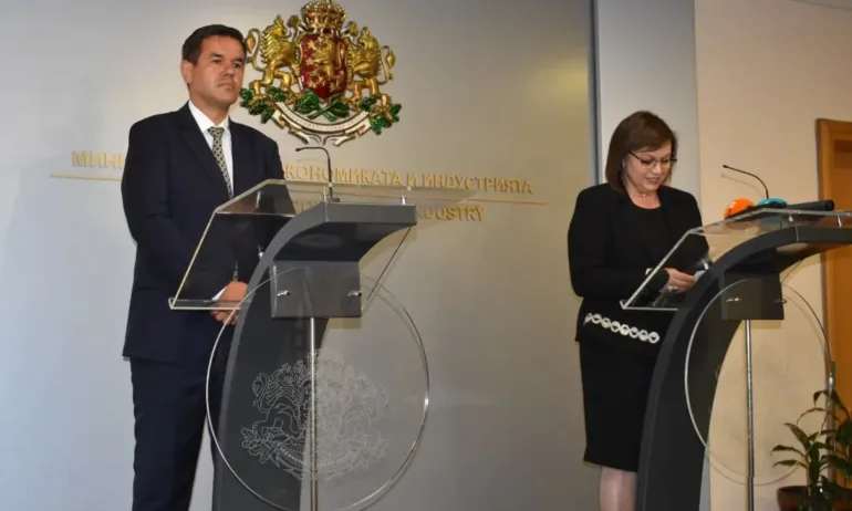 Нинова отстъпи поста на уволнения от нея Стоянов, той започва подготовка за тежката зима - Tribune.bg