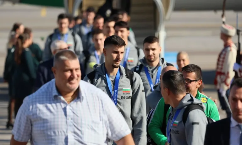 Българските волейболни национали и световни вицешампиони кацнаха на родна земя - (ОБНОВЯВА СЕ/ВИДЕО/СНИМКИ) - Tribune.bg