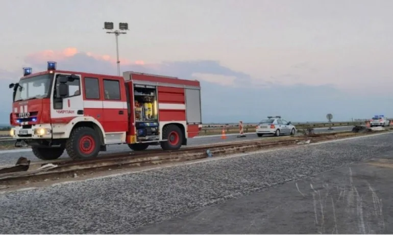 Трима ранени при тежка катастрофа на Подбалканския път - Tribune.bg