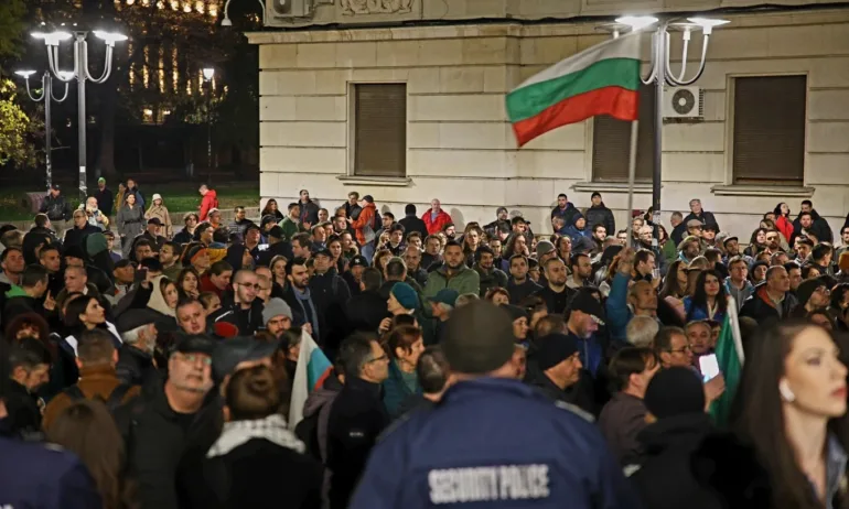 Международна реакция след насилието пред Народния театър - Tribune.bg