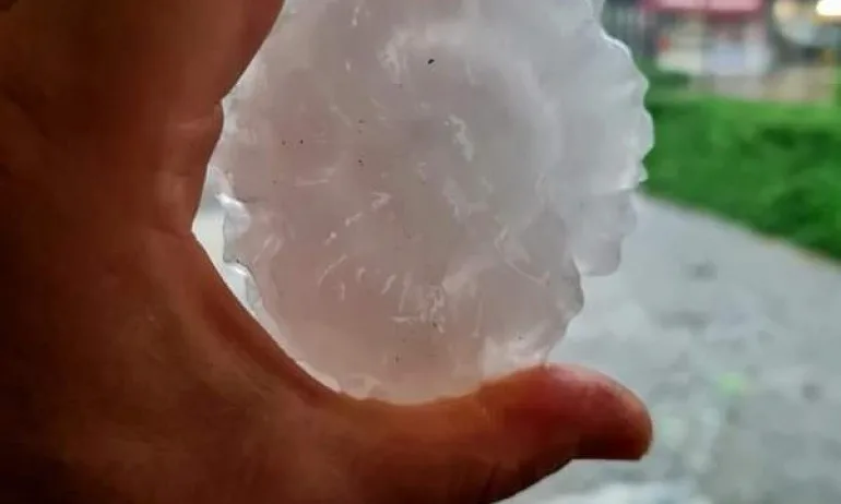 Градушки, бури и поройни дъждове нанесоха щети на много места в страната (ОБНОВЕНА) - Tribune.bg