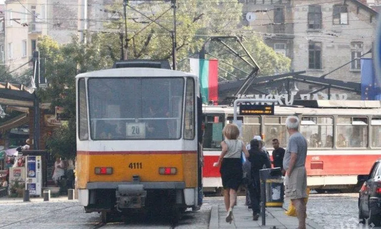 От Мрежата: Манолова дава по 50 000 само за шатра, иначе се снима в трамвай - Tribune.bg