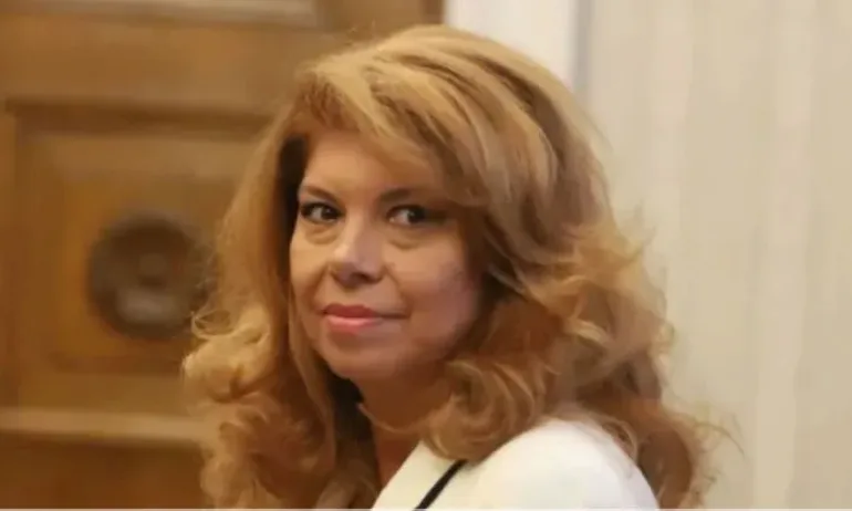 Йотова предупреди политиците: Нито ще има фалит, нито има нужда от нови дългове - Tribune.bg