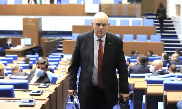 Депутатите приеха доклада за работата на прокуратурата - Tribune.bg