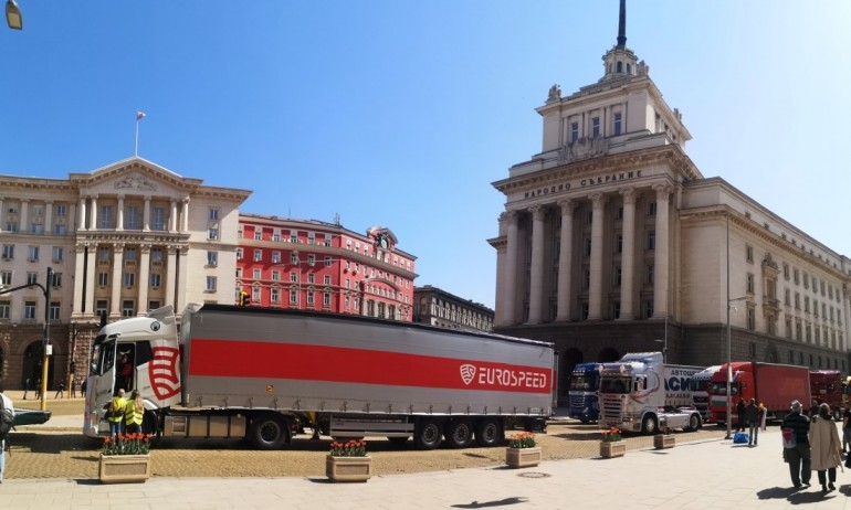 Превозвачите гневни: Петков излъга, не се е срещал с нас - искаме оставки - Tribune.bg