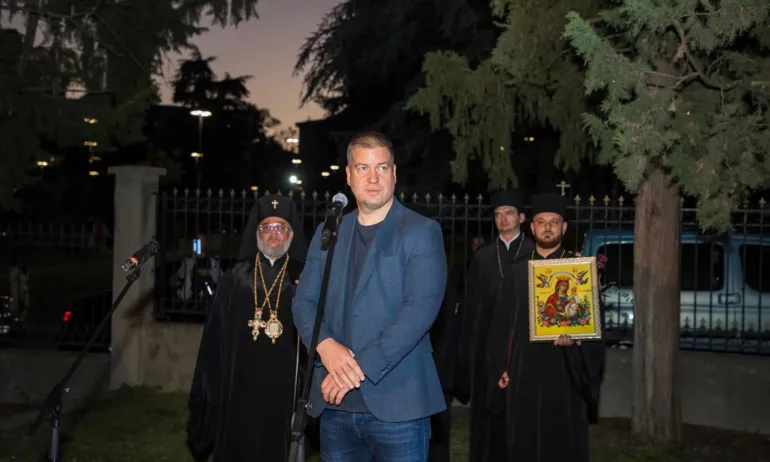 Кмет обяви благотворителна инициатива за рождения си ден в подкрепа на останали без дом при пожар - Tribune.bg