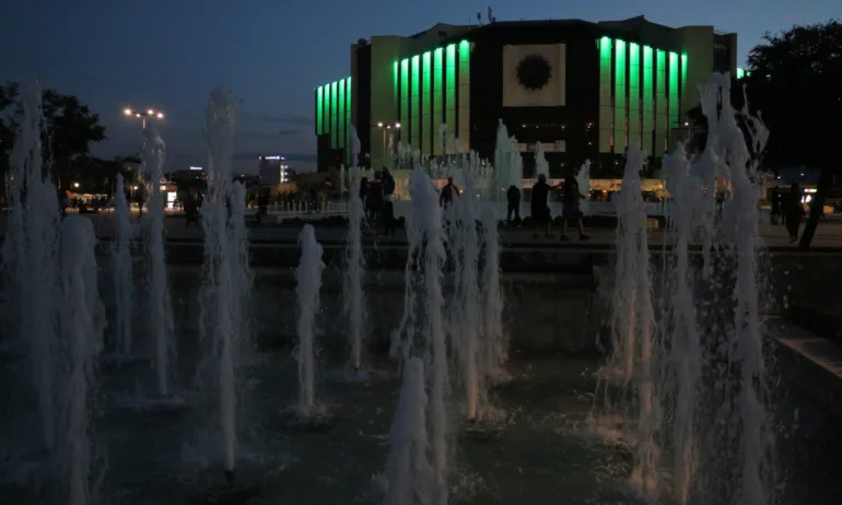 Фасадите на 8 емблематични сгради ще засветят в зелено по повод Европейския ден на донорството - Tribune.bg