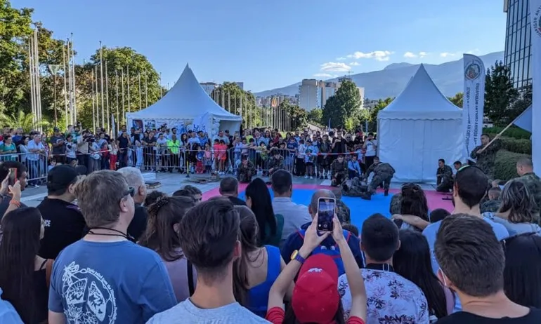 Двоен стандарт: Докато стадионите пустеят от публика, спортното министерство забрави за противоепидемичните мерки - Tribune.bg