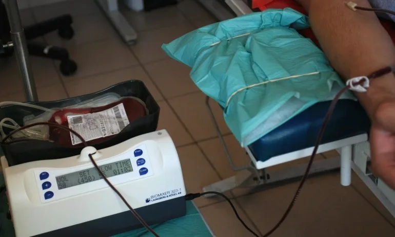 Четирима с обвинения за участие в престъпна група за търговия с кръв - Tribune.bg