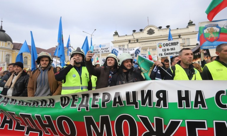 Служителите в затворите и СФСМВР излизат на протест утре - Tribune.bg