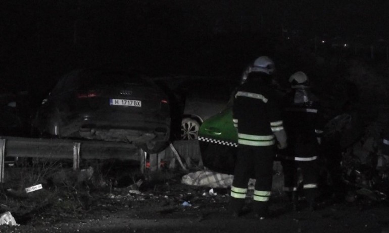 Тежка катастрофа във Варненско. Четири автомобила се удариха на магистрала