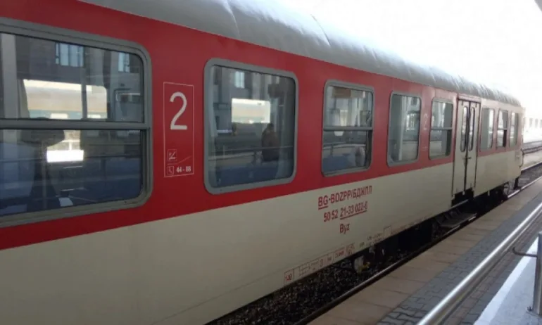 Инцидент с нощен влак на гара Повеляново - Tribune.bg