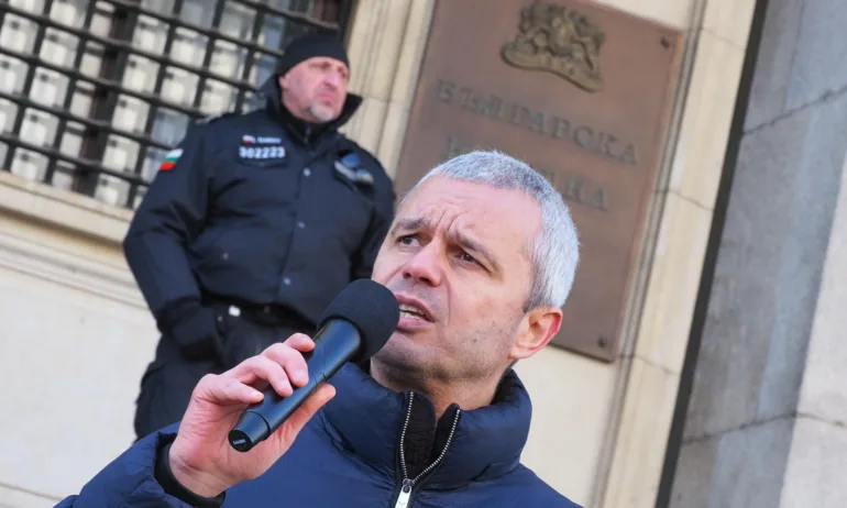 Костадин Костадинов: Борбата тепърва започва, продължаваме в сряда в 8.00 ч. пред НС - Tribune.bg