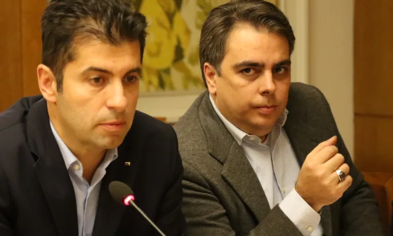 Журналист: Кирил Петков и Асен Василев сервираха енергийната ни сигурност на Гърция - Tribune.bg