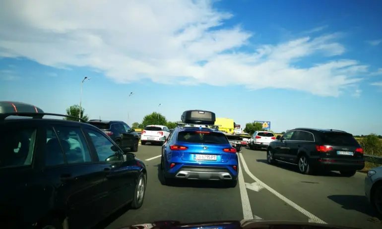 Натоварен трафик към българските курорти и Гърция - Tribune.bg