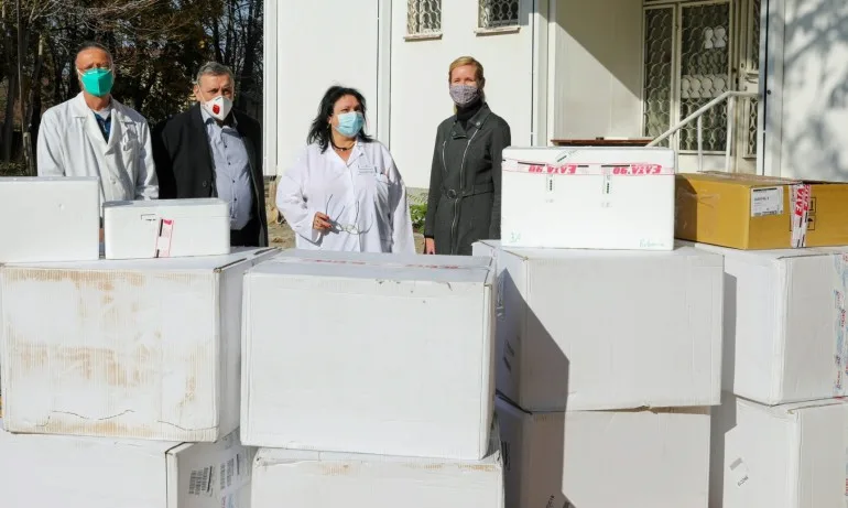 Американското посолство с дарение от 7 хил. PCR теста за България - Tribune.bg